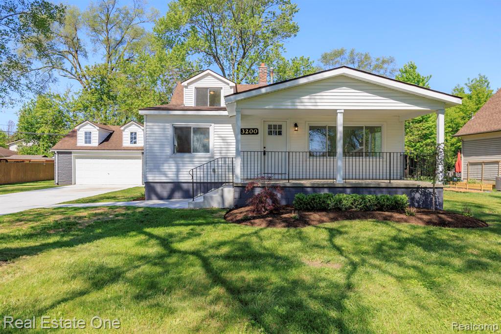 3200 Hessel Avenue, Rochester Hills, MI 48307