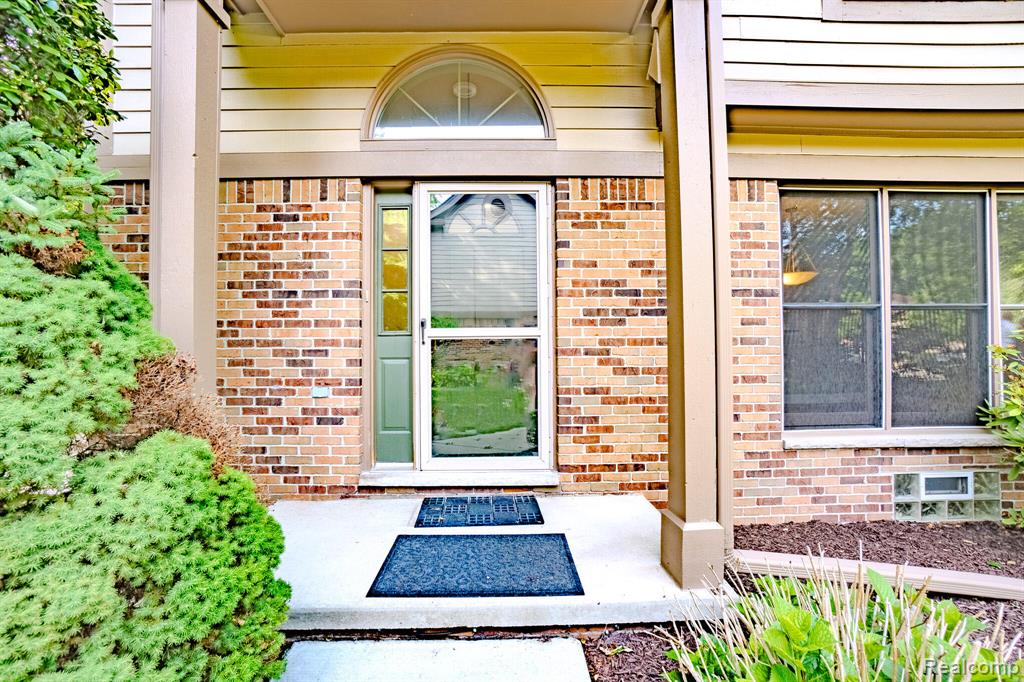 5235 Royal Vale Lane, 70, Dearborn, MI 48126 — Photo 5