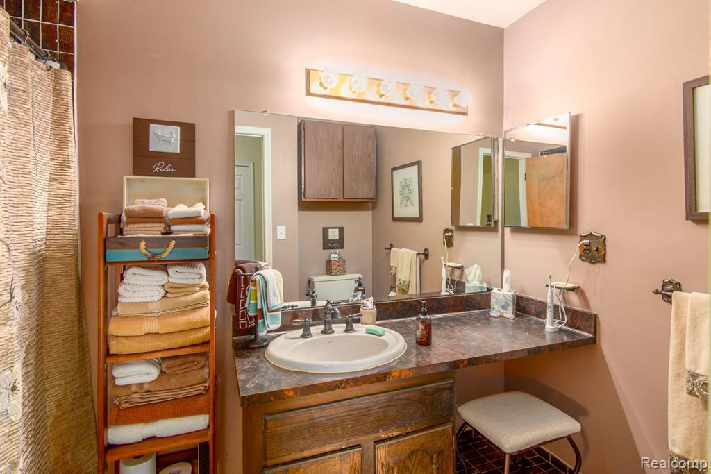 41696 BEDFORD Drive, Canton, MI 48187 — Photo 16
