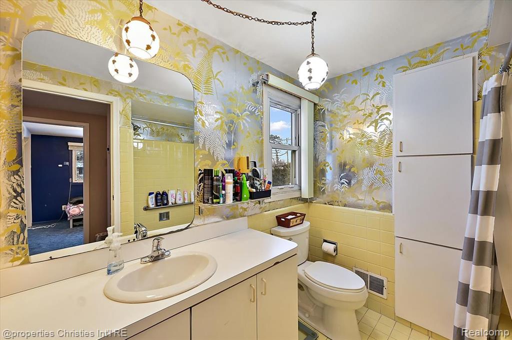 26010 Marlowe Place, Oak Park, MI 48237 — Photo 40