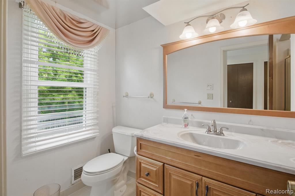 5389 Vincennes Drive, Bloomfield Hills, MI 48302 — Photo 49