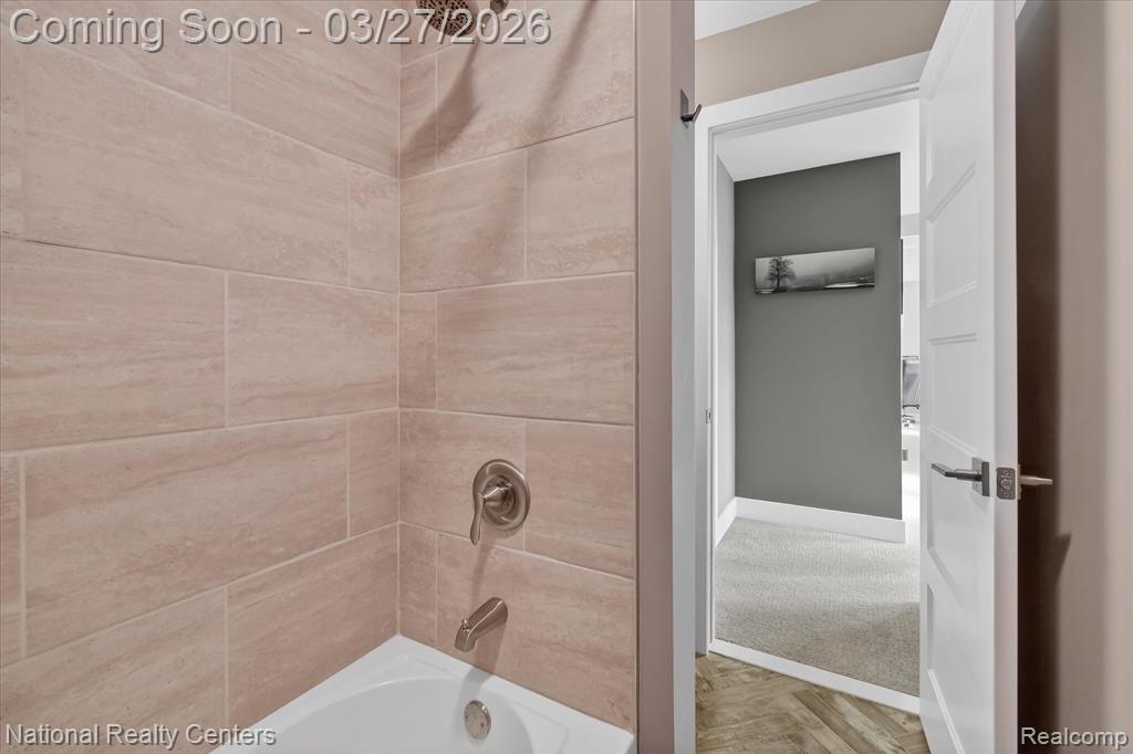 946 Dunreath Street, Wolverine Lake, MI 48390 — Photo 37