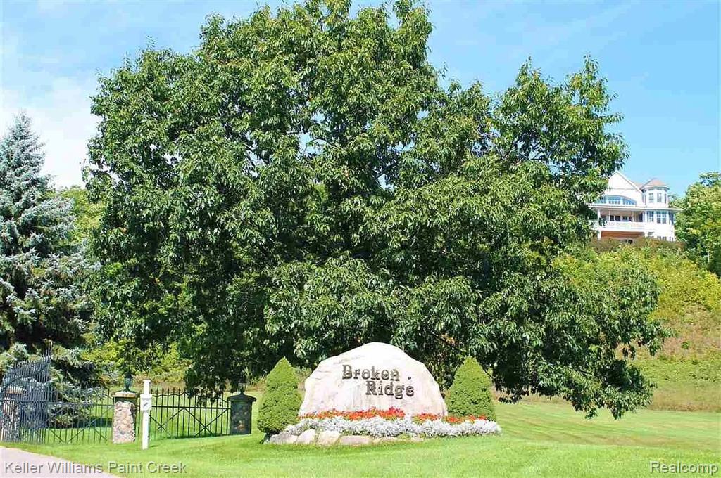 8050 Broken Rdg E, Harbor Springs, MI 49740 — Photo 2