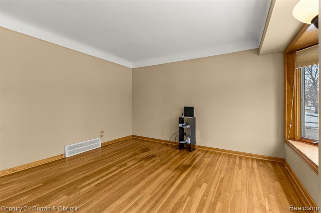 9804 Hubert Avenue, Allen Park, MI 48101 — Photo 6