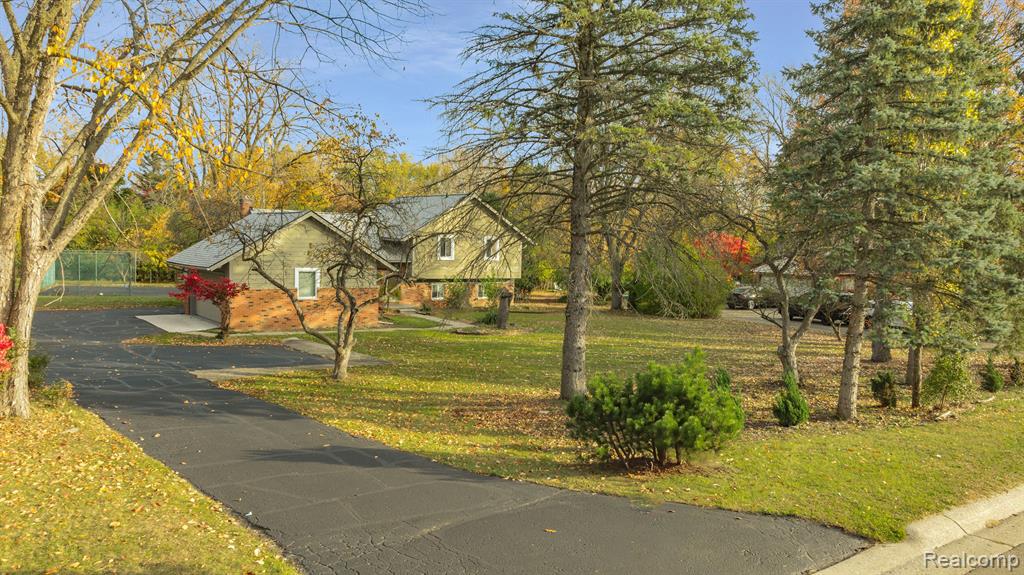 5731 FARMINGTON Road, West Bloomfield, MI — Photo 2