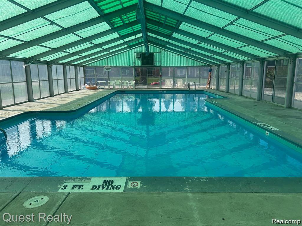 1890 Colonial Village Way, 1, Waterford, MI 48328 — Photo 10