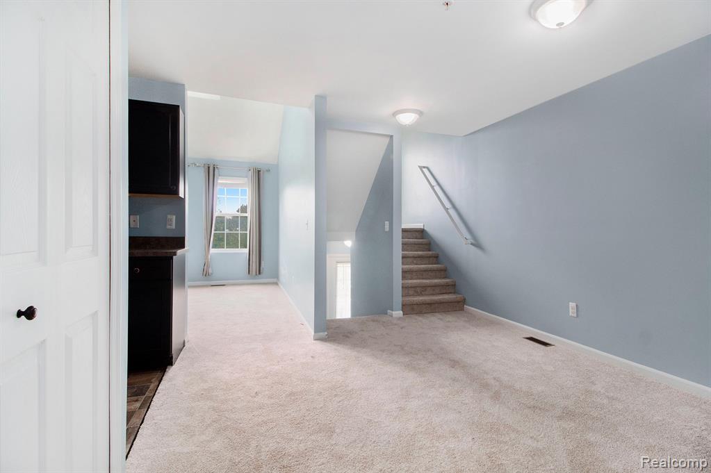 664 Lydia Lane, Pontiac, MI 48341 — Photo 2