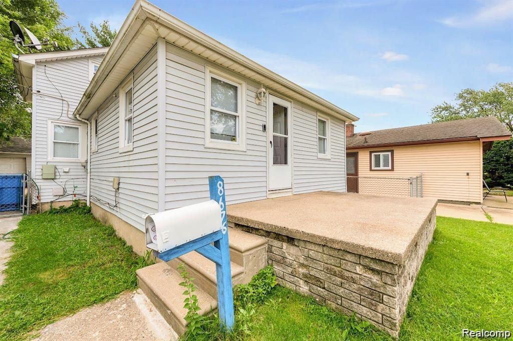 8676 Robindale Avenue, Dearborn Heights, MI 48127 — Photo 13