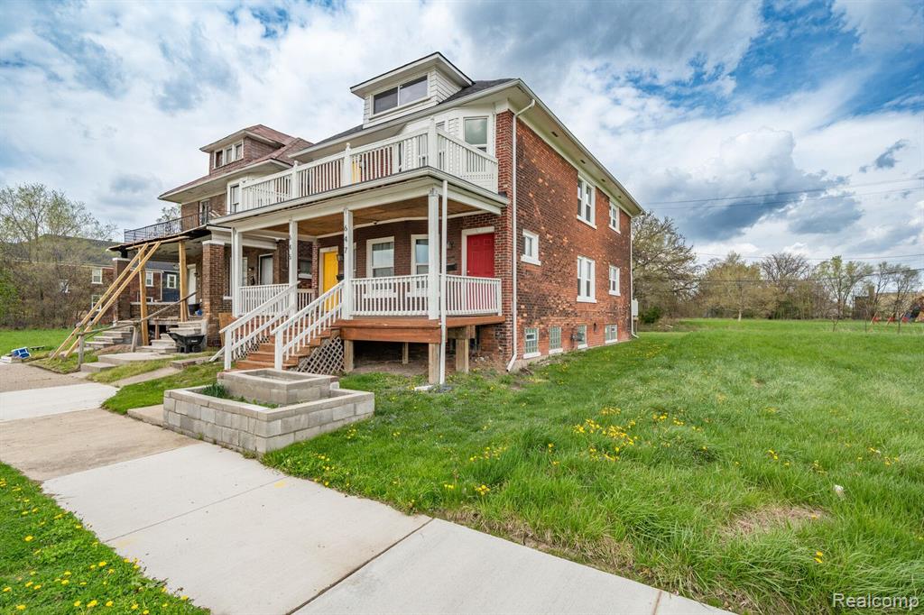647 E BETHUNE Street, Detroit, MI 48202 — Photo 26