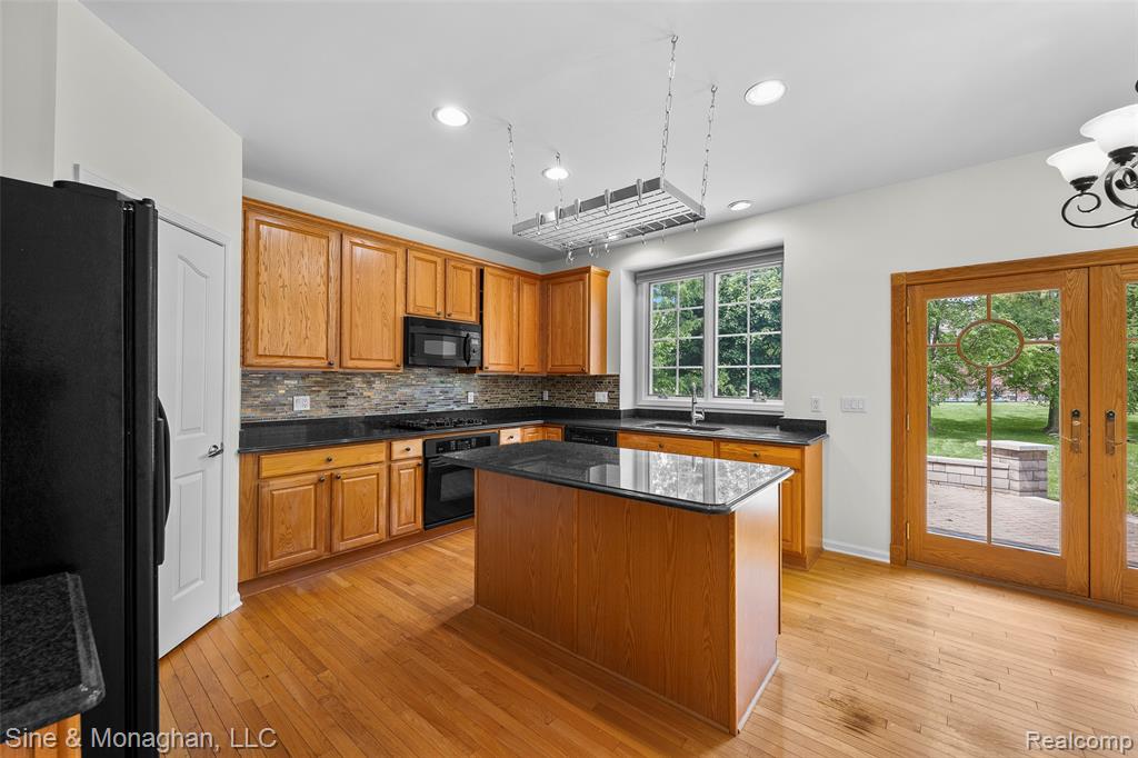 48322 Antique Road, Canton, MI 48187 — Photo 9