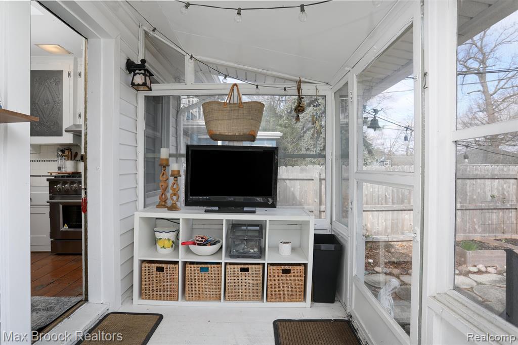 20 WOODSIDE PARK Boulevard, Pleasant Ridge, MI — Photo 24