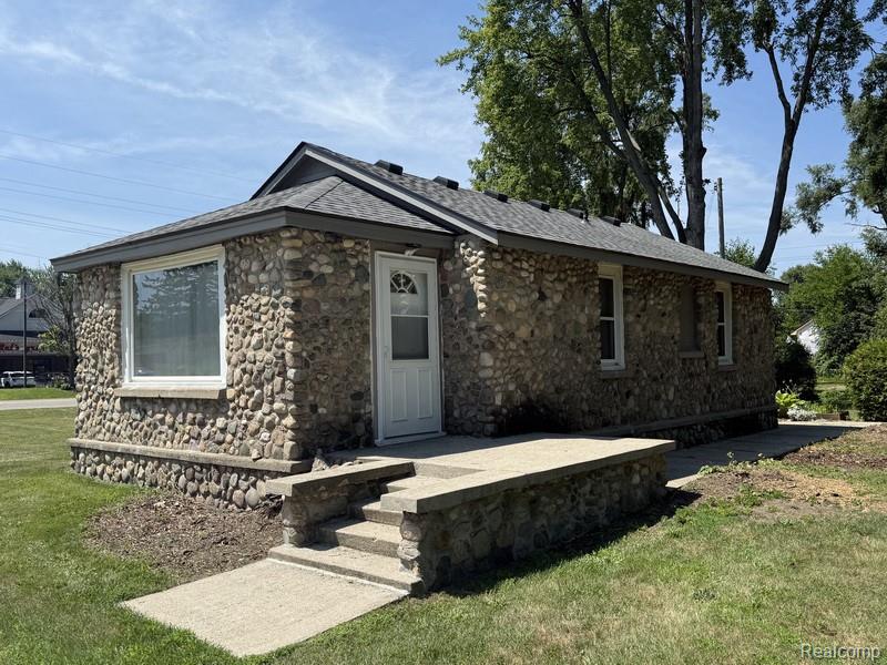 5015 SASHABAW Road, Clarkston, MI — Photo 3