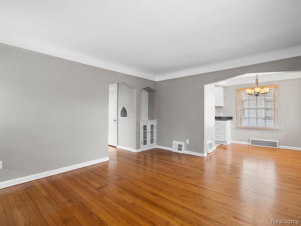 829 N REMBRANDT Avenue, Royal Oak, MI 48067 — Photo 5
