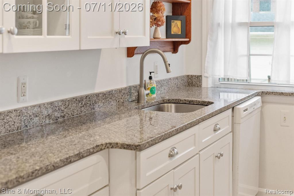 679 NEFF Road, Grosse Pointe, MI 48230 — Photo 15