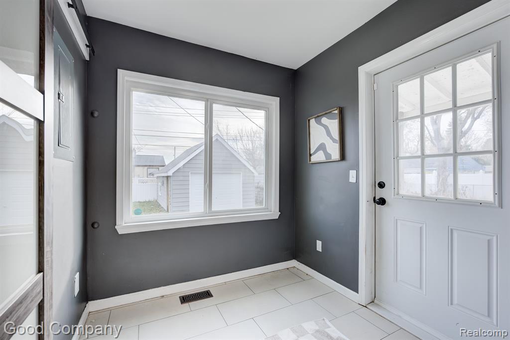 976 E COY Avenue, Hazel Park, MI 48030 — Photo 17