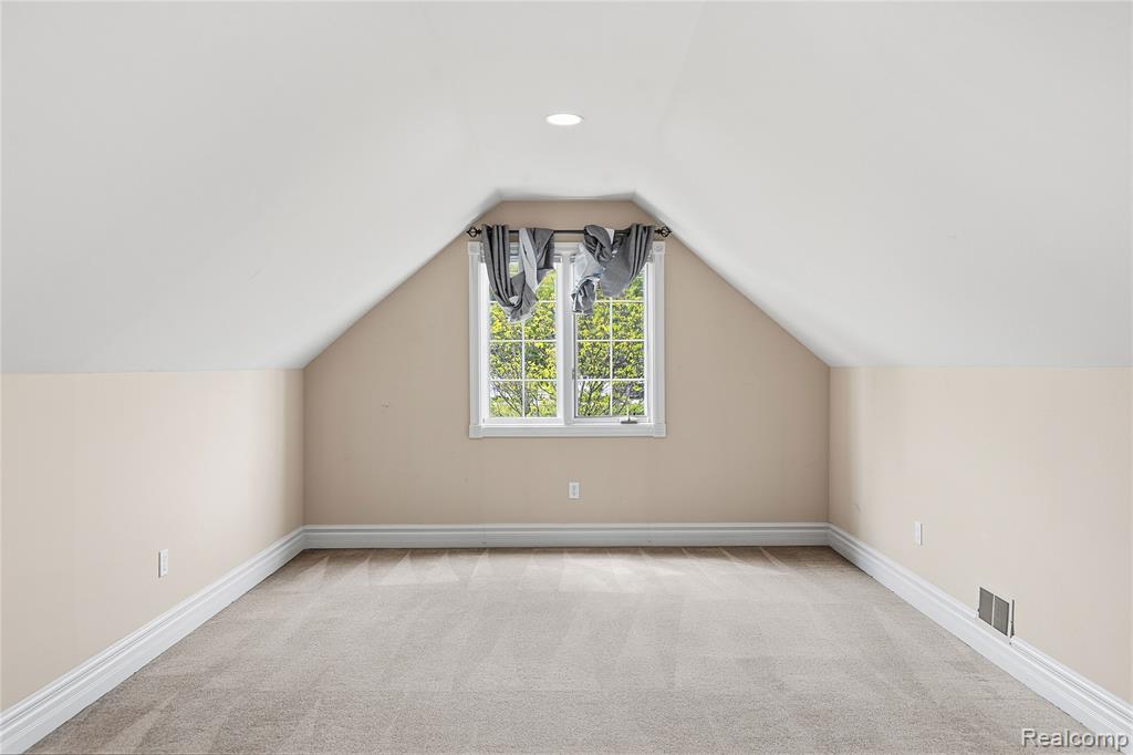 49783 Golden Park Drive, Utica, MI 48315 — Photo 35