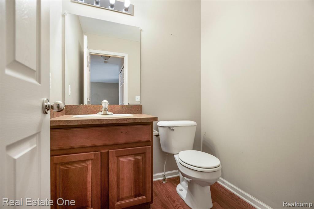 6975 EDGEWATER Drive, Troy, MI 48085 — Photo 15
