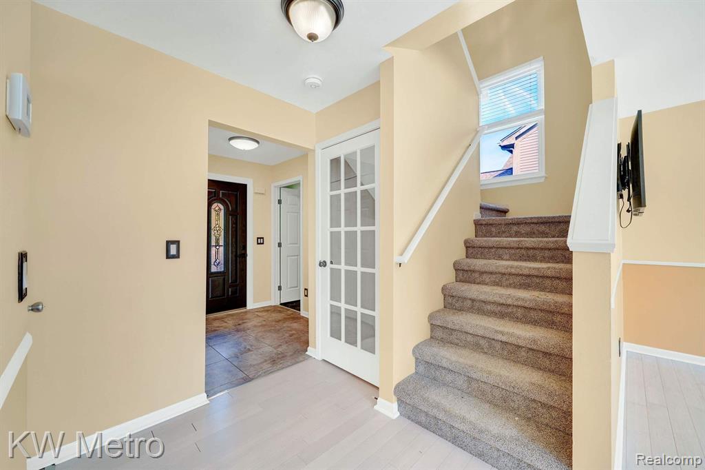 8590 BARRINGTON Drive, Ypsilanti, MI 48198 — Photo 19