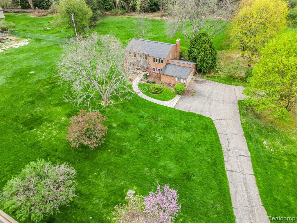 8165 Holcomb Road, Clarkston, MI 48348 — front exterior