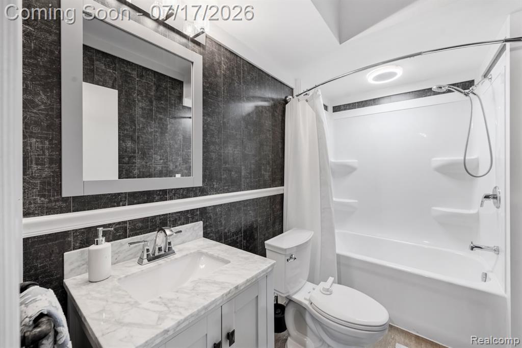 7375 Parkwood Drive, Fenton, MI 48430 — Photo 38
