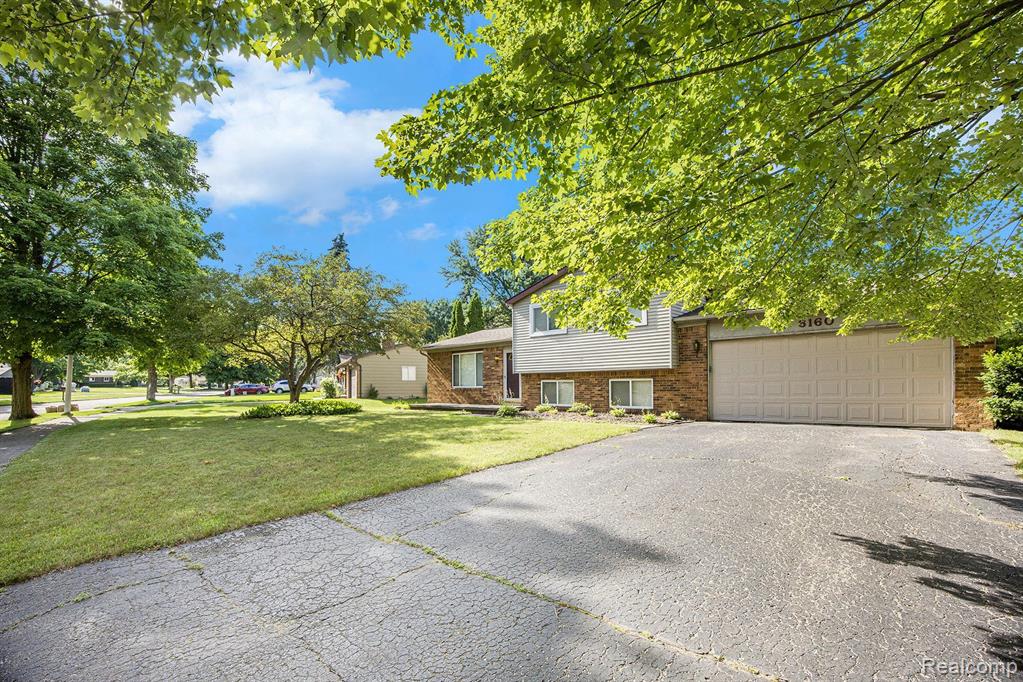 6160 BARKER Drive, Waterford, MI 48329 — Photo 3