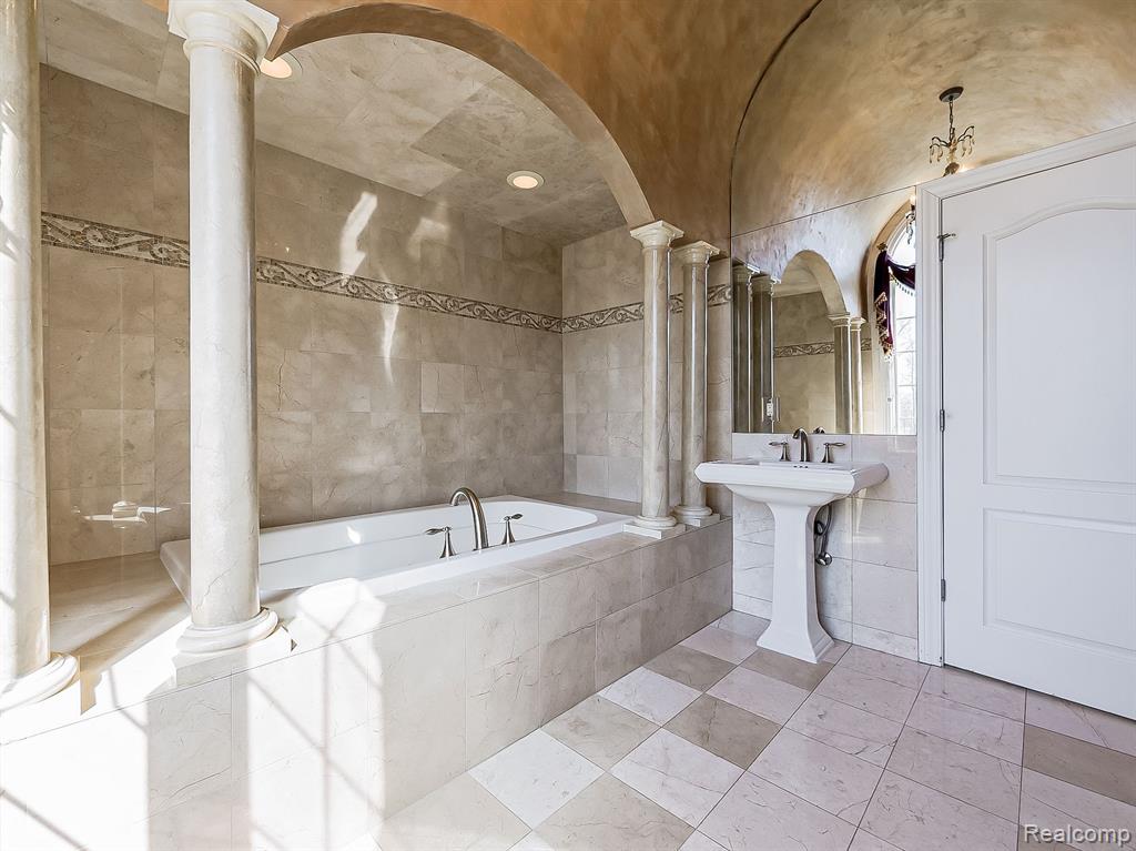 6265 BRANFORD Drive, West Bloomfield, MI — Photo 35