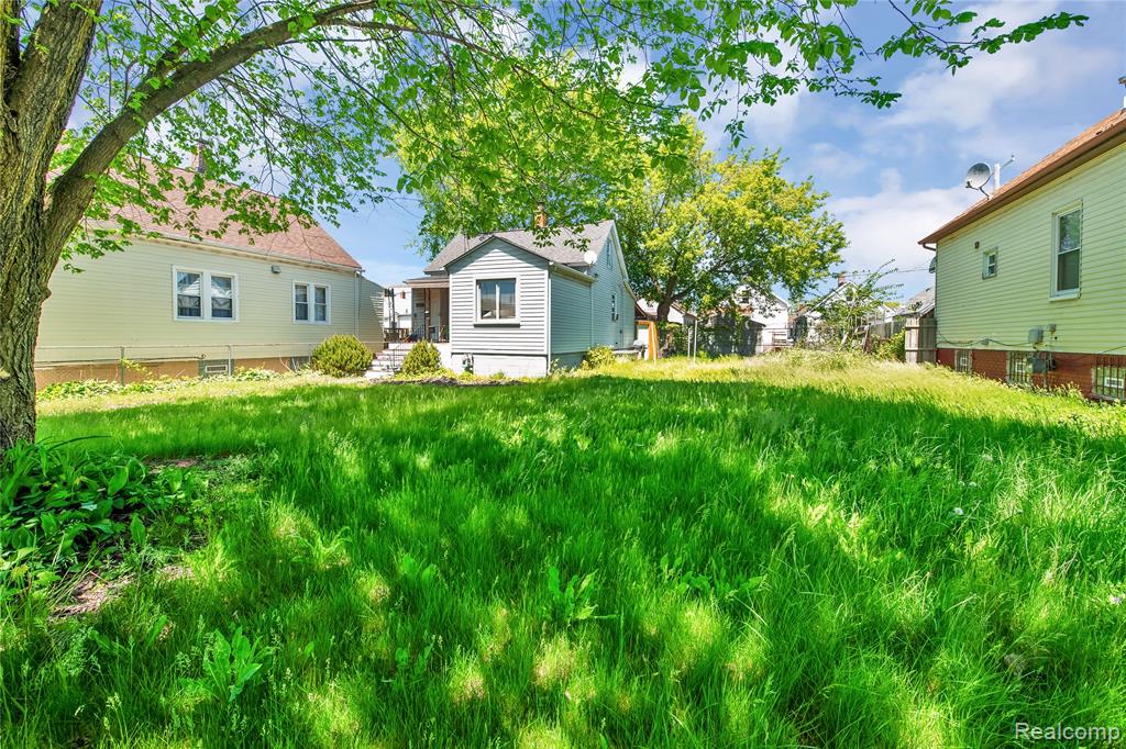 3875 Sobieski Street, Hamtramck, MI 48212 — Photo 23