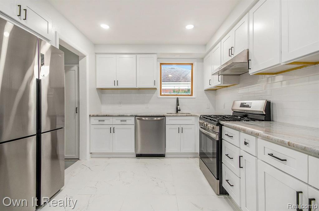 9715 STERLING Avenue, Allen Park, MI 48101 — Photo 9