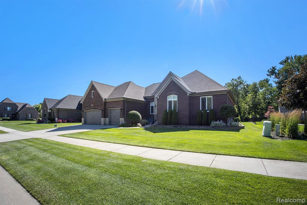 48913 Pinebrook Drive, Utica, MI 48315 — Photo 3