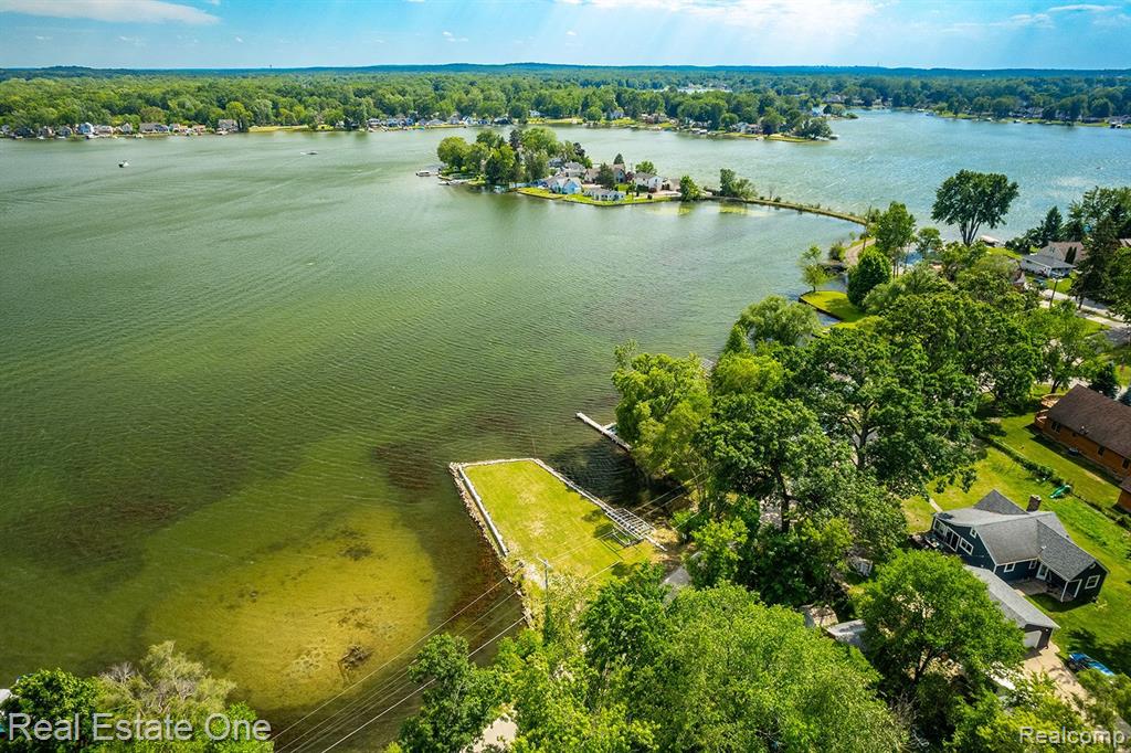 2300 JACKSON Boulevard, Highland, MI 48356 — Photo 10