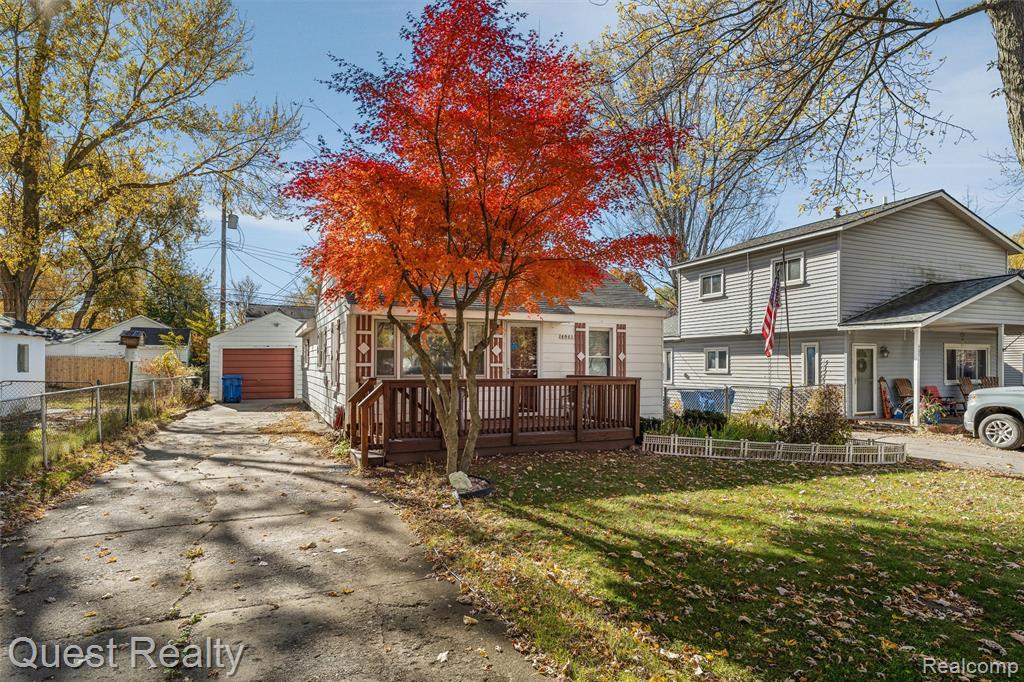 4041 Chenlot Lane, Waterford, MI 48328 — Photo 2