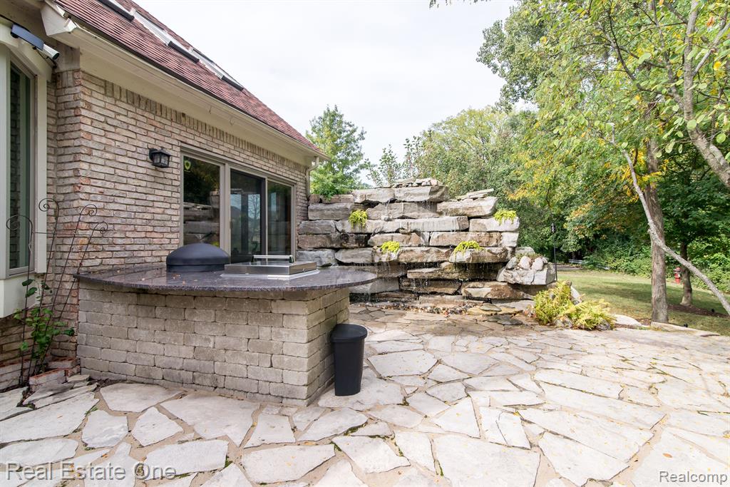 4088 PARKSTONE Court, Troy, MI 48098 — Photo 15