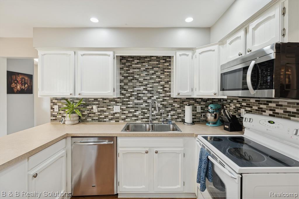 1357 Bloomingfield Drive, Lapeer, MI 48446 — Photo 16
