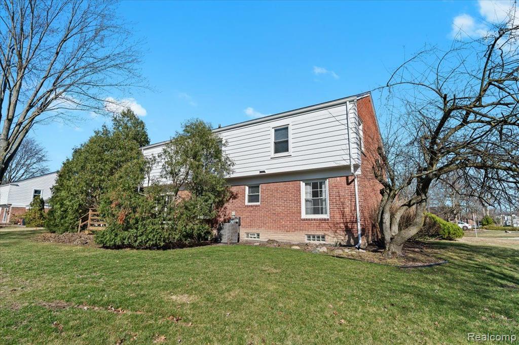 5888 RED COAT Lane, West Bloomfield, MI — Photo 38