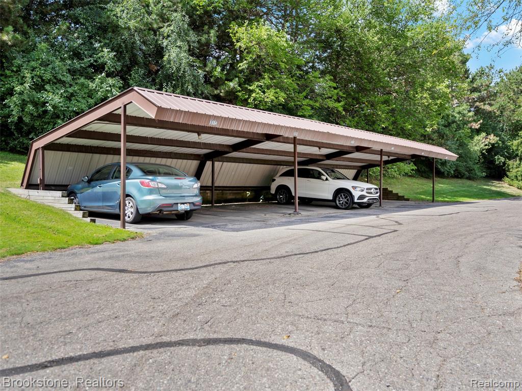 1652 S Hill Circle, Bloomfield Hills, MI 48304 — Photo 37