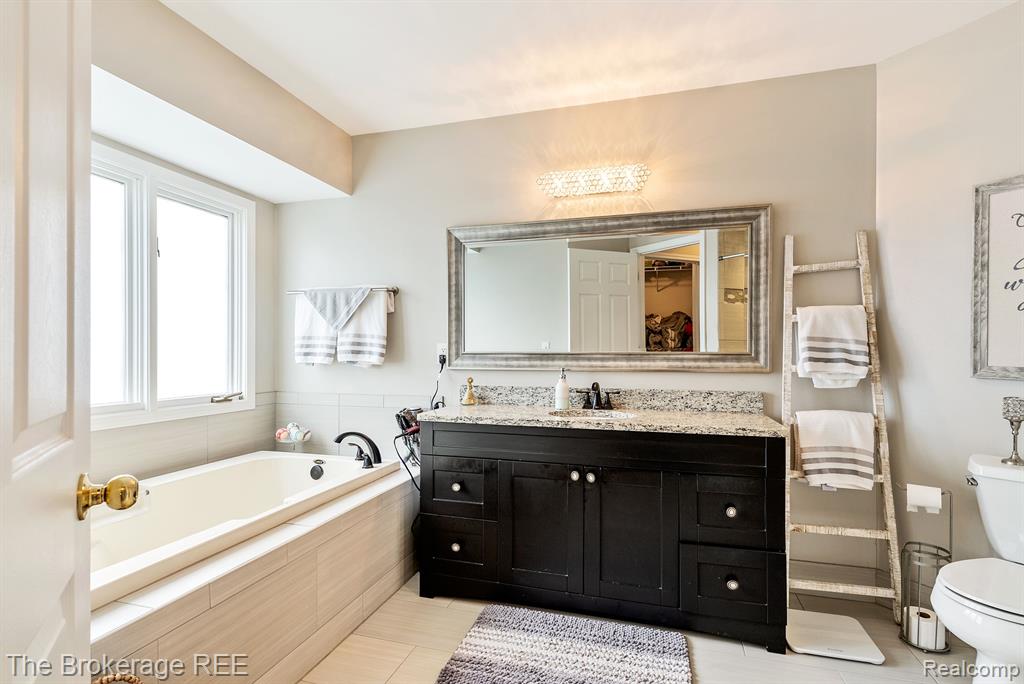 49730 WILLOWOOD Drive, Macomb, MI 48044 — Photo 23