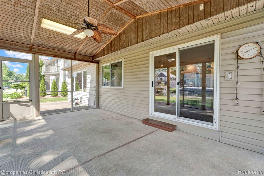 1700 MADDY Lane, Keego Harbor, MI 48320 — Photo 27