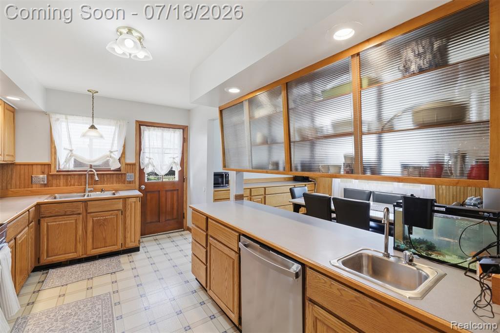 8825 Nebraska Street, Livonia, MI 48150 — Photo 19