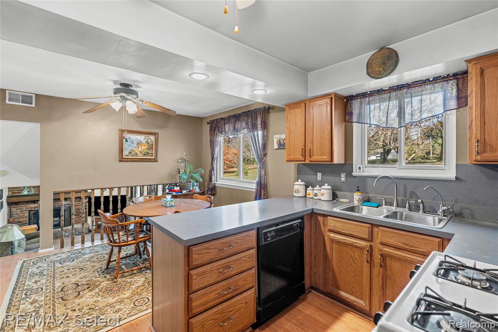 550 W Rose Center Road, Holly, MI 48442 — Photo 14