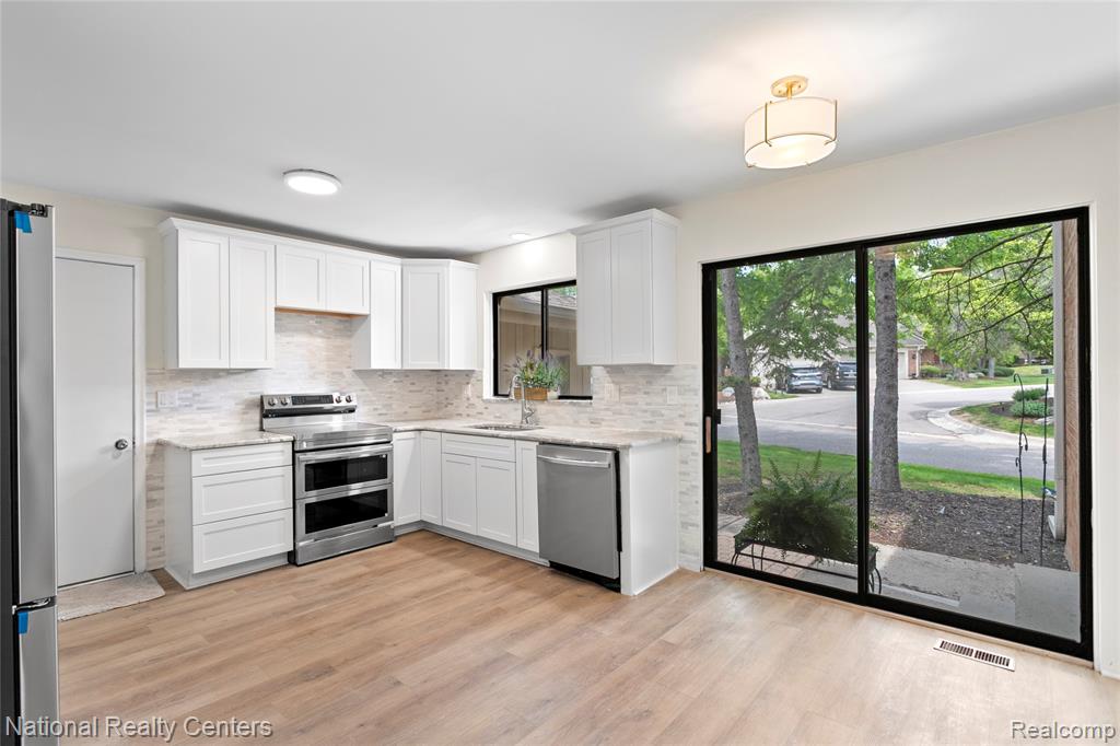 7103 Pebble Park Drive, West Bloomfield, MI — Photo 19
