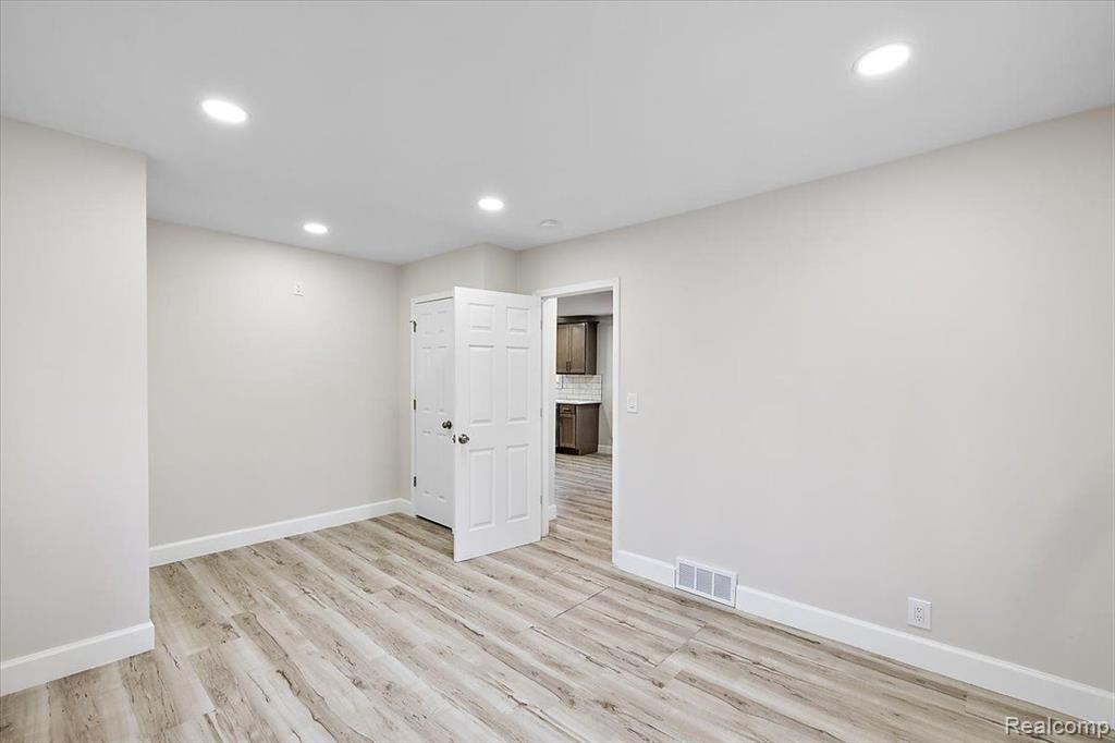 5645 N WALTON Street, Westland, MI — Photo 19
