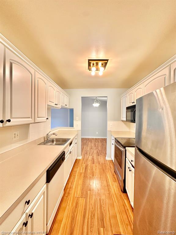 4235 BERKSHIRE Drive, Sterling Heights, MI 48314 — Photo 8