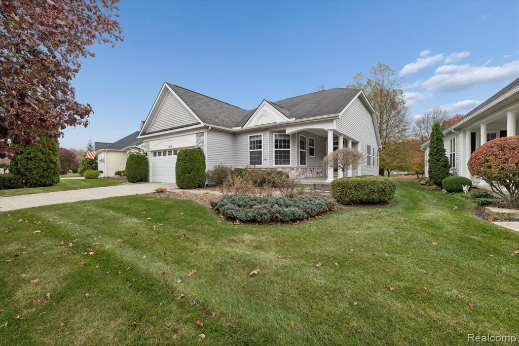 4035 Hillsdale Drive, Auburn Hills, MI 48326 — front exterior