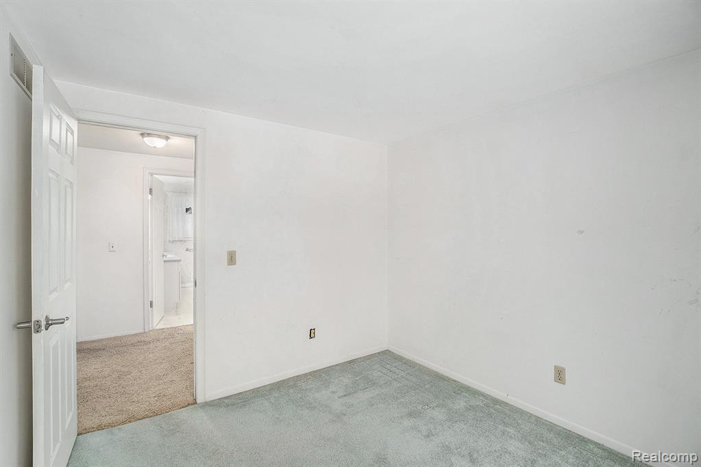 5023 Spring Well Lane, Grand Blanc, MI 48439 — Photo 22