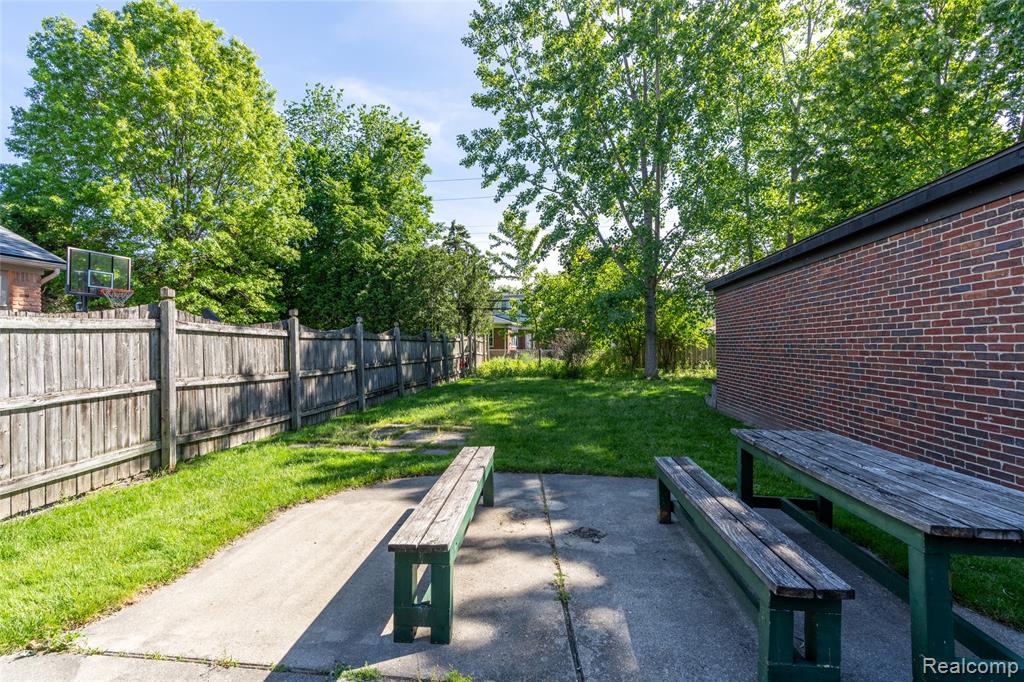 1481 Oxford Road, Grosse Pointe Woods, MI 48236 — Photo 5