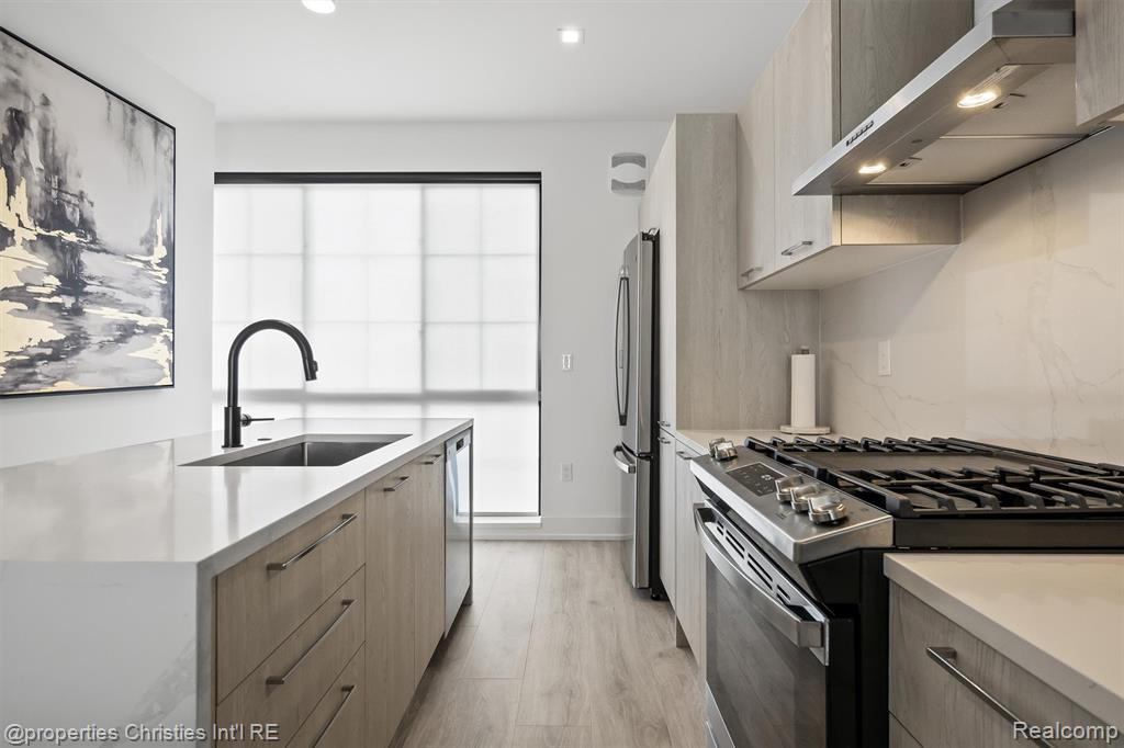 533 E Harrison Avenue, 35, Royal Oak, MI 48067 — Photo 9