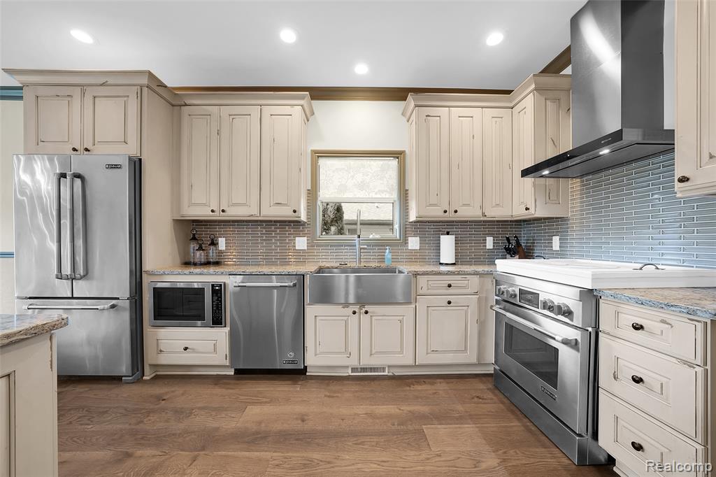 39611 Lakeshore Drive, Harrison Township, MI — Photo 19