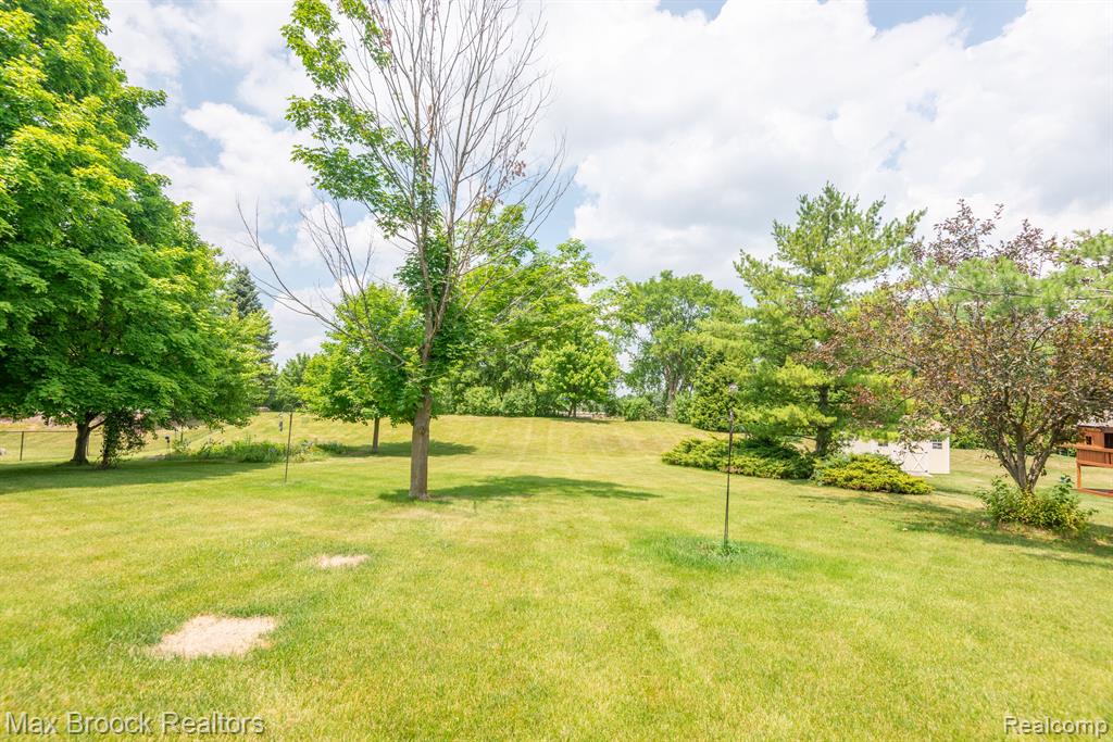 54320 BELCREST Drive, Milford, MI 48381 — Photo 48