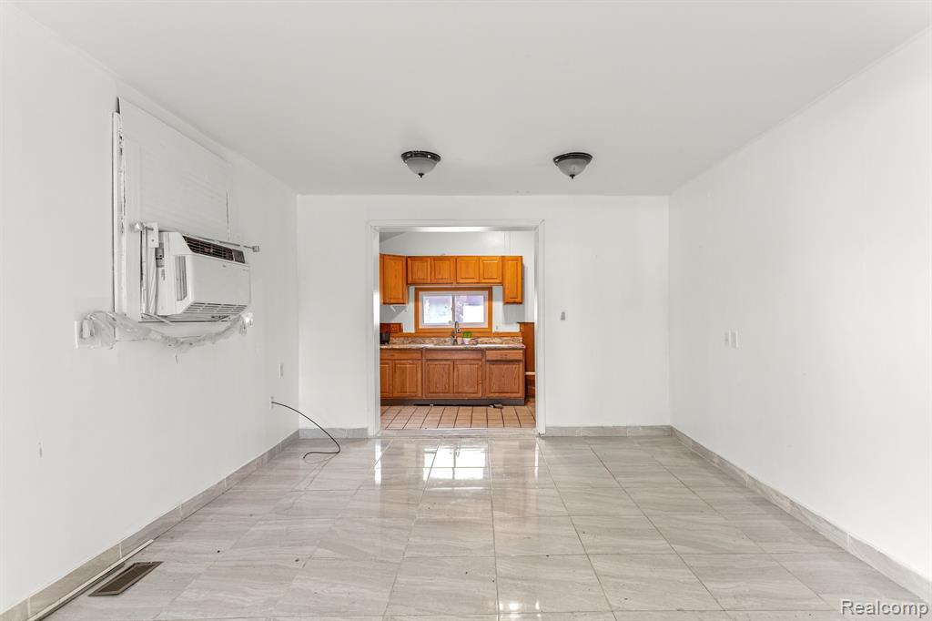 4500 Katherine Street, Dearborn Heights, MI 48125 — Photo 7