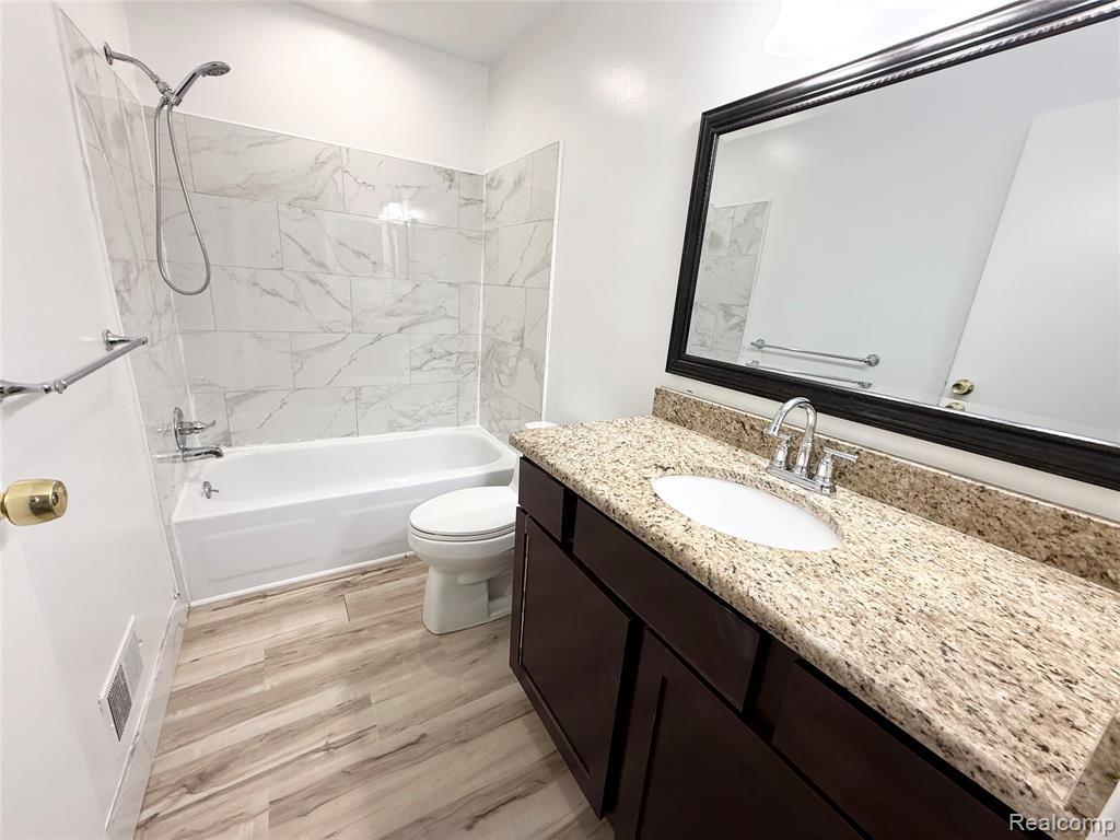 39613 Village Wood Ln, Novi, MI — Photo 19